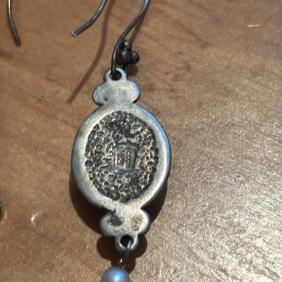 Silver (925) green stone and pearl dangle drop earrings. - Picture 3 of 4